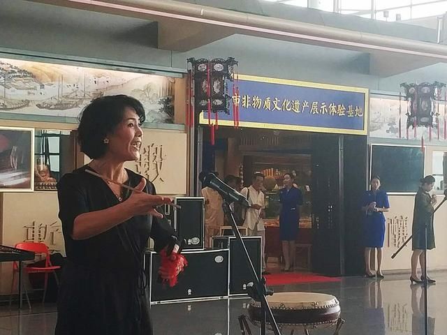 打造人文机场 天津机场喜迎红色文艺轻骑兵459727_ 打造人文机场 天津机场喜迎红色文艺轻骑兵