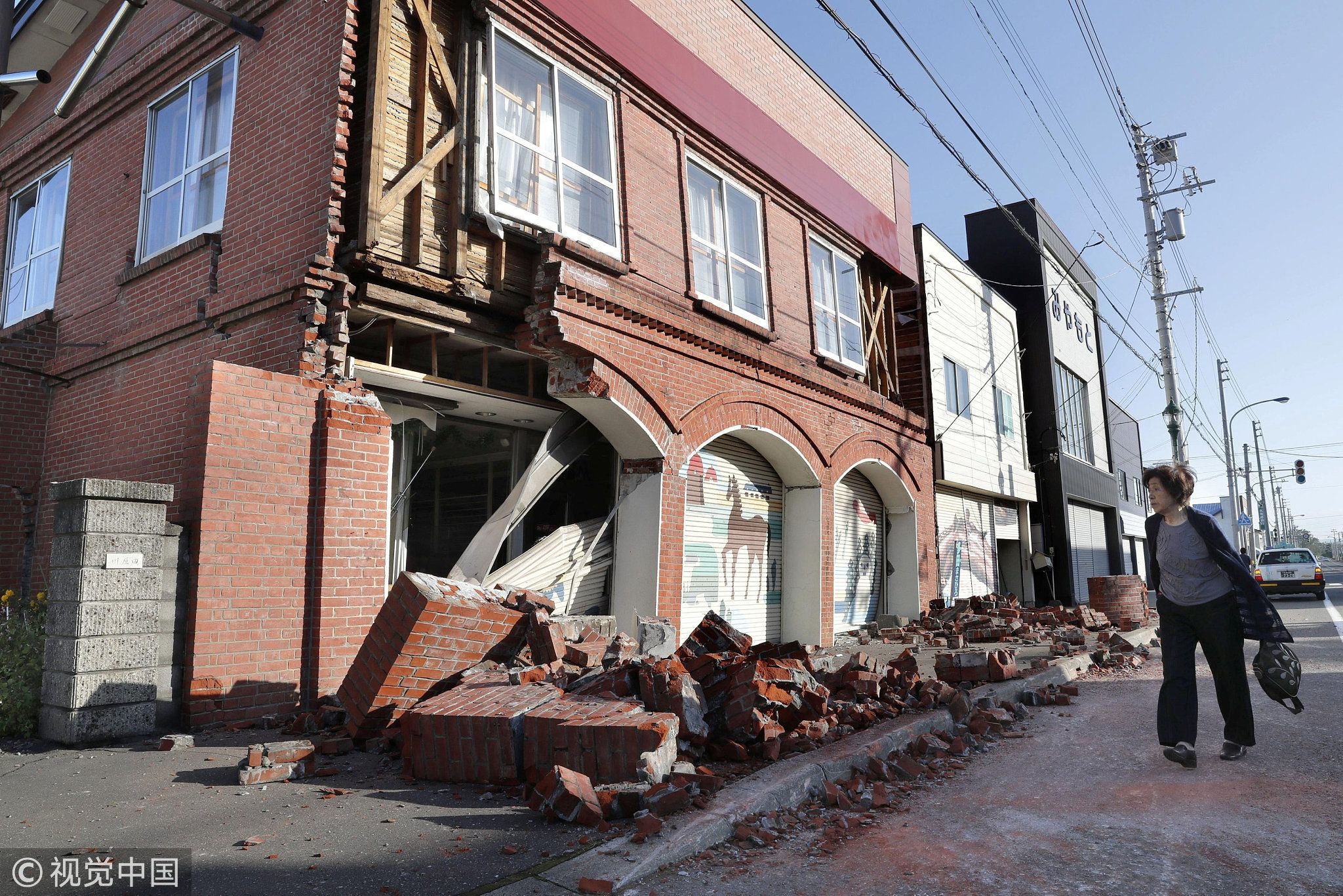 日本北海道今晨发生6.9级地震 新千岁机场关闭460803_ 日本北海道今晨发生6.9级地震 新千岁机场关闭