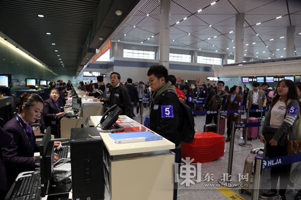 国庆哈尔滨机场运送旅客41万 同比增长7.7%464547_ 国庆哈尔滨机场运送旅客41万 同比增长7.7%