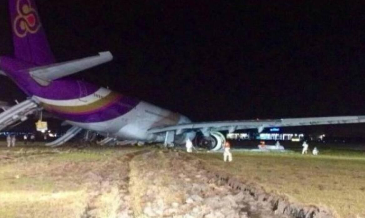 泰国航空广州至素万那普航班降落后冲出跑道464833_ 泰国航空广州至素万那普航班降落后冲出跑道