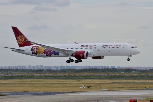 吉祥航空首架787飞机抵沪,10月26日首航深圳466355_ 吉祥航空首架787飞机抵沪,10月26日首航深圳