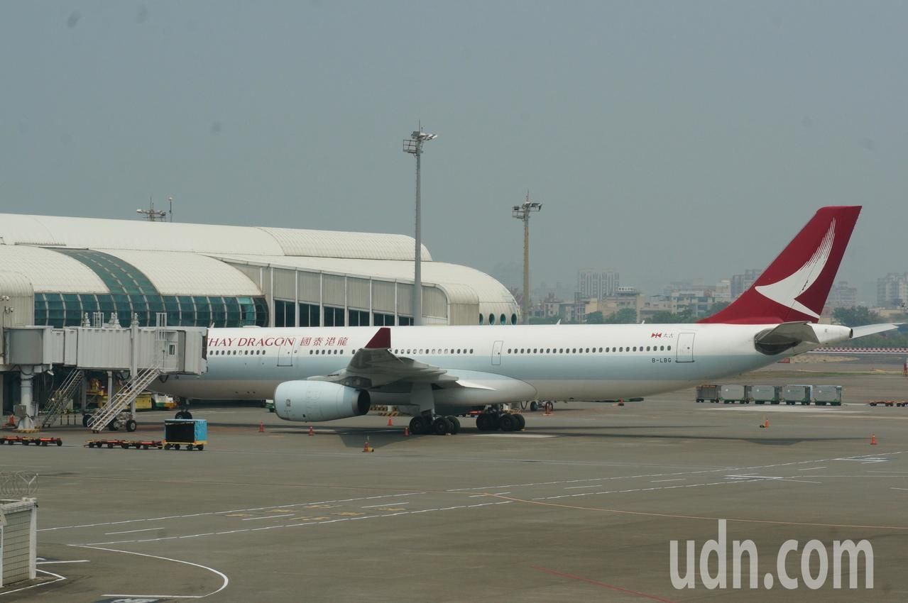 国泰港龙航空班机故障折返高雄 已排除鸟击489323_ 国泰港龙航空班机故障折返高雄 已排除鸟击