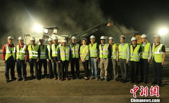 中国驻尼泊尔大使考察加德满都机场跑道改造项目493129_ 中国驻尼泊尔大使考察加德满都机场跑道改造项目