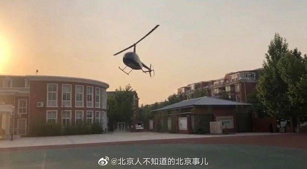 炫富?学生家长把直升机开进校园 家长回应来了493295_ 炫富?学生家长把直升机开进校园 家长回应来了