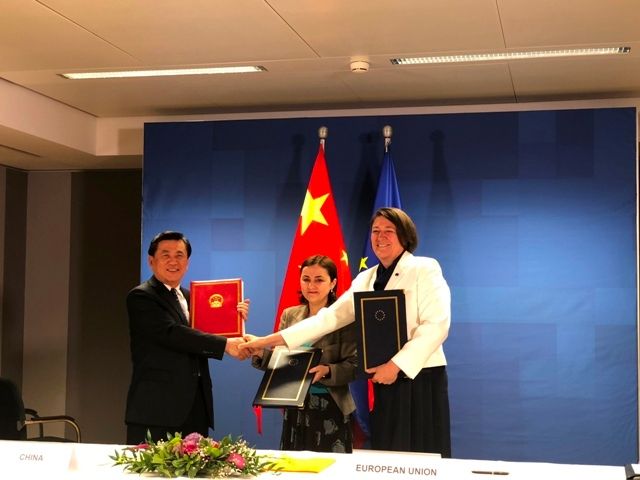 中国与欧盟首次签署民航领域协定494151_ 中国与欧盟首次签署民航领域协定