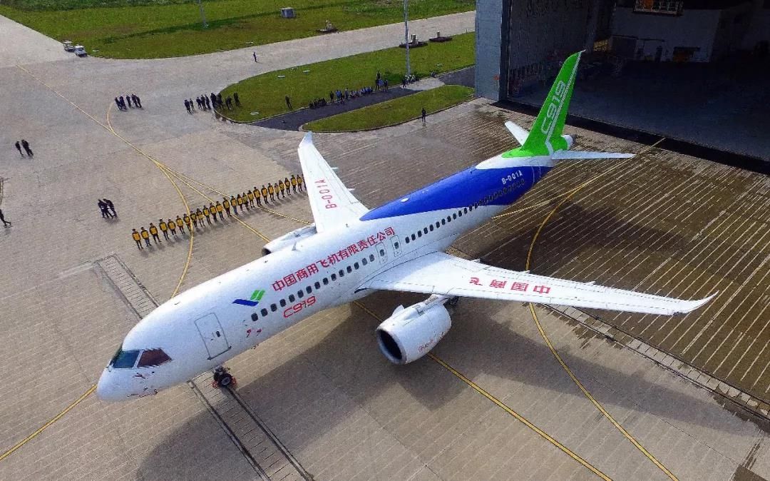 C919穿“新衣” 揭开大飞机的“美妆”秘密494487_ C919穿“新衣” 揭开大飞机的“美妆”秘密