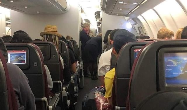 澳航一乘客将自己反锁在厕所内 着陆后乘客被捕495693_ 澳航一乘客将自己反锁在厕所内 着陆后乘客被捕
