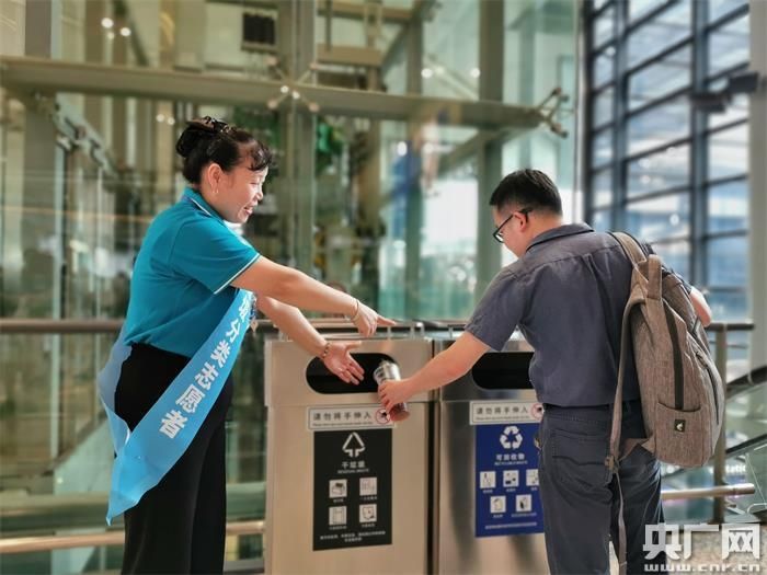 上海两机场全面落实垃圾分类 违者或处以罚款498193_ 上海两机场全面落实垃圾分类 违者或处以罚款
