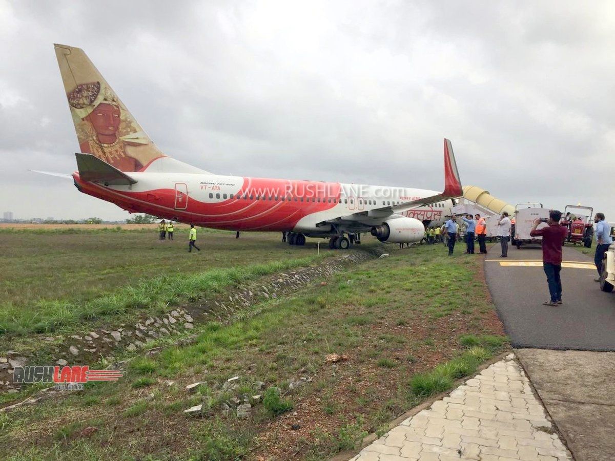 印度快运航空一客机冲出跑道 183名乘客成功脱困498379_ 印度快运航空一客机冲出跑道 183名乘客成功脱困