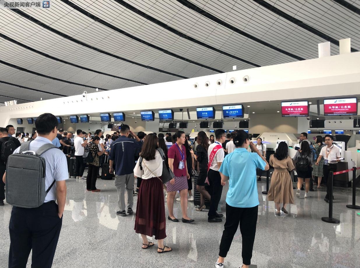 大兴机场通航前首次全流程仿真演练 6000余人参与500353_ 大兴机场通航前首次全流程仿真演练 6000余人参与