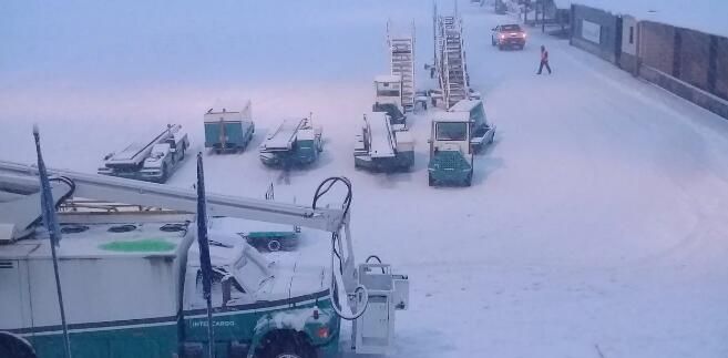 阿根廷旅游胜地突降暴雪 机场所有航班取消500509_ 阿根廷旅游胜地突降暴雪 机场所有航班取消