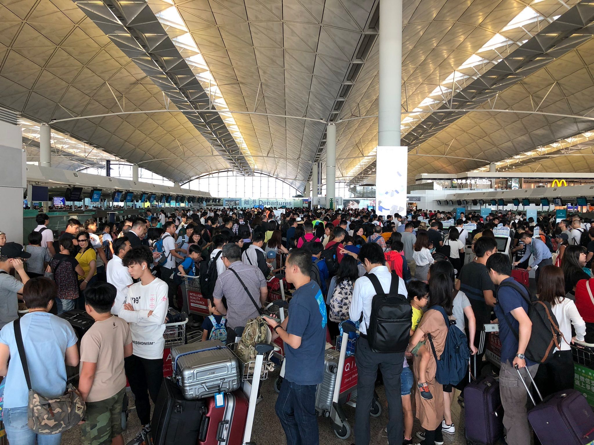 8月5日中午起香港机场采用单跑道运营502145_ 8月5日中午起香港机场采用单跑道运营