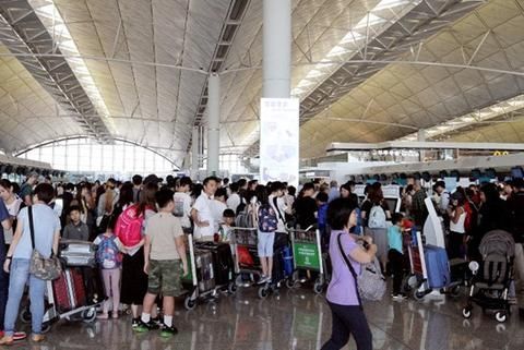 香港交通瘫痪:超170架航班取消 港铁多线停运502163_ 香港交通瘫痪:超170架航班取消 港铁多线停运