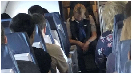 高空执勤时喝得酩酊大醉 美空姐被开除并面临6月监禁502941_ 高空执勤时喝得酩酊大醉 美空姐被开除并面临6月监禁
