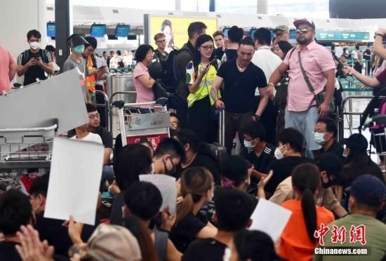非法示威致香港机场瘫痪 国际声誉受损负面影响难估503181_ 非法示威致香港机场瘫痪 国际声誉受损负面影响难估