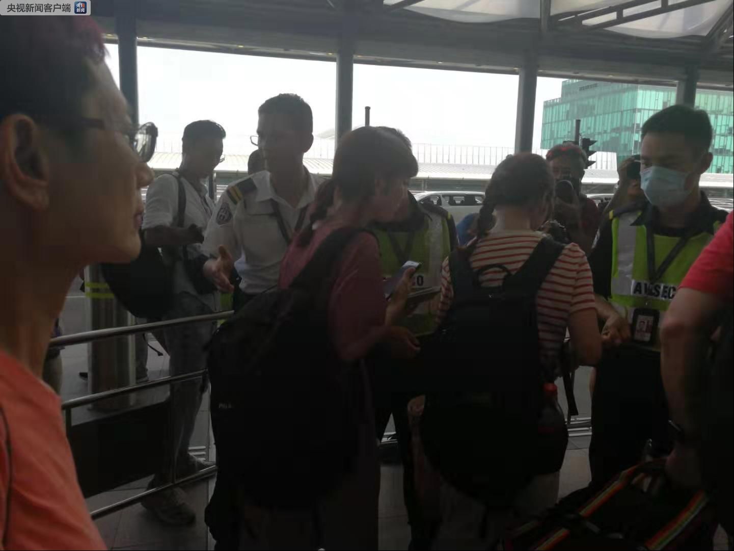 香港机管局继续实施航班重新编配 14日约130班航班取消503253_ 香港机管局继续实施航班重新编配 14日约130班航班取消