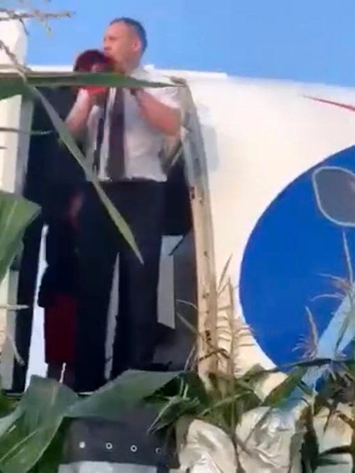 俄客机双发失效平安迫降 俄将给飞行员发国家级奖励503475_ 俄客机双发失效平安迫降 俄将给飞行员发国家级奖励