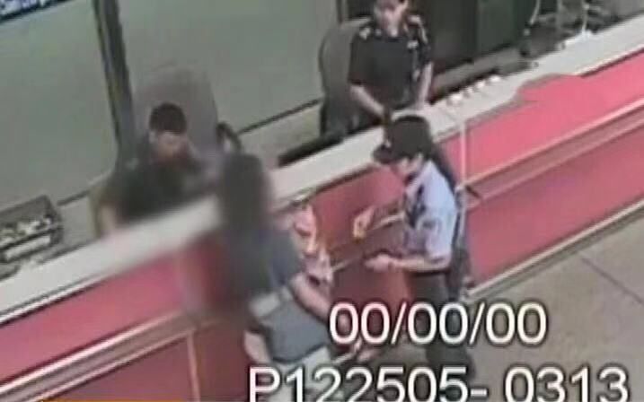 女子首都机场私藏打火机 拒不自弃撕打民警被拘509623_ 女子首都机场私藏打火机 拒不自弃撕打民警被拘