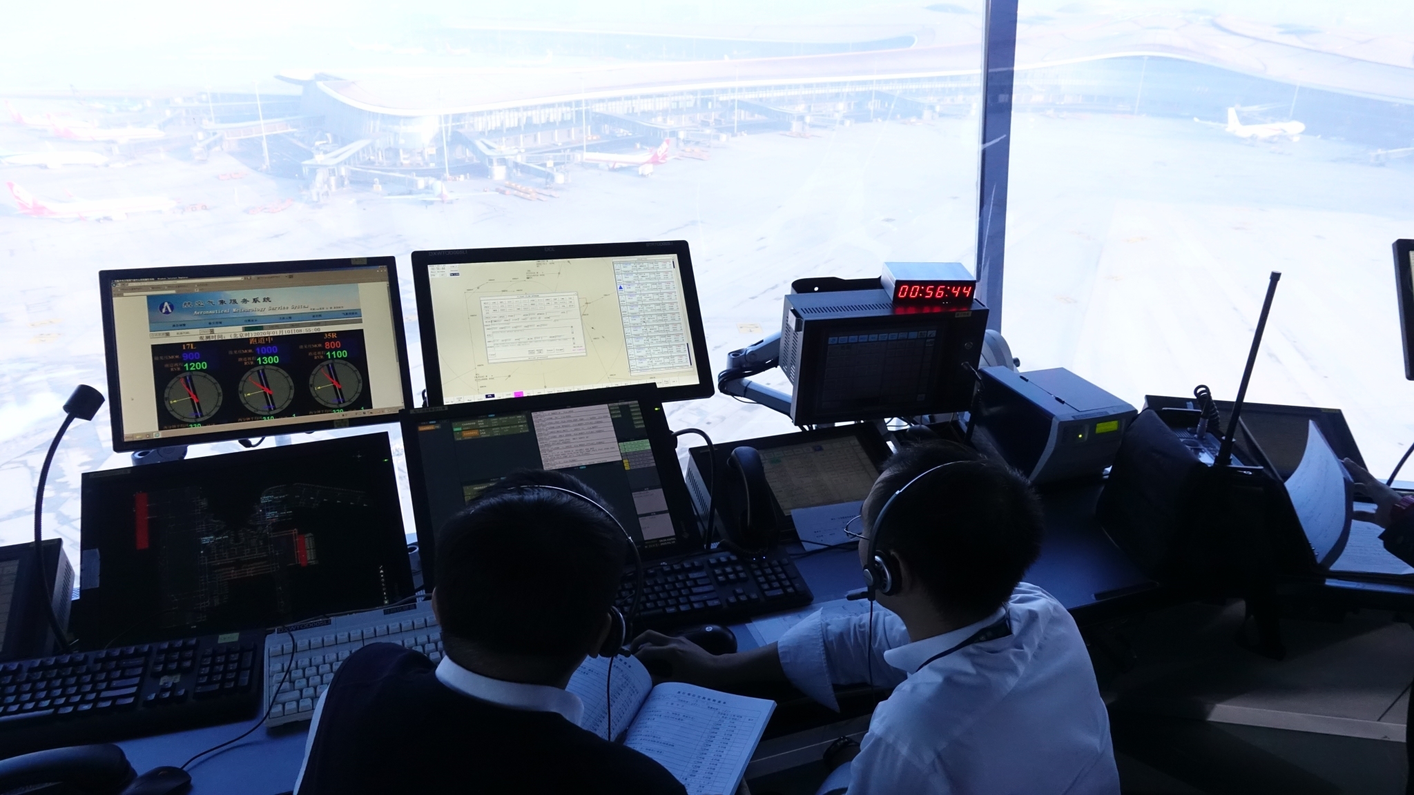 春运首日遇大雾 华北空管保障大兴机场运行正常518653_ 春运首日遇大雾 华北空管保障大兴机场运行正常