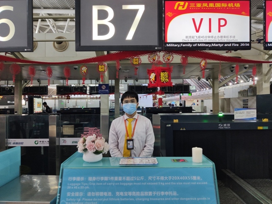 配图:严永康带伤坚持上岗.jpg