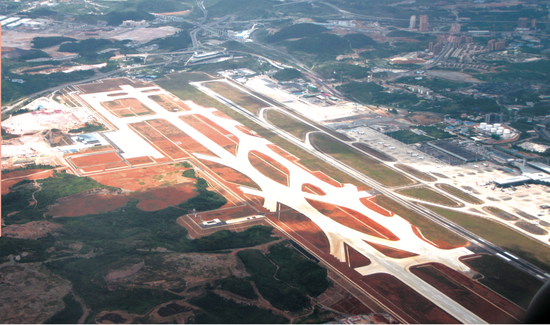 贵阳龙洞堡国际机场新建东跑道试飞成功 2021 比翼双飞