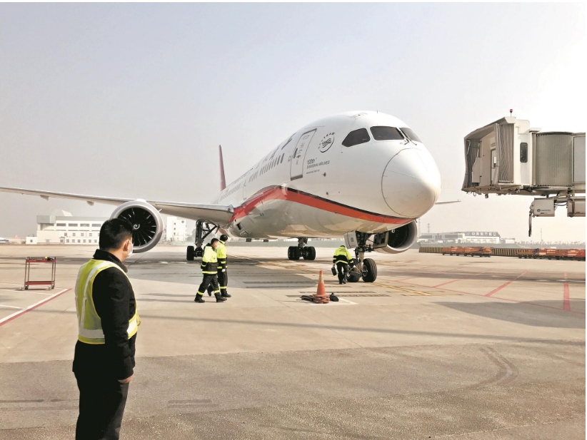 787宽体机亮相汉沪快线 乘客可边坐飞机边刷手机551741_ 787宽体机亮相汉沪快线 乘客可边坐飞机边刷手机