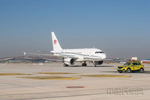 北京大兴国际机场迎来首架公务机553619_ 北京大兴国际机场迎来首架公务机