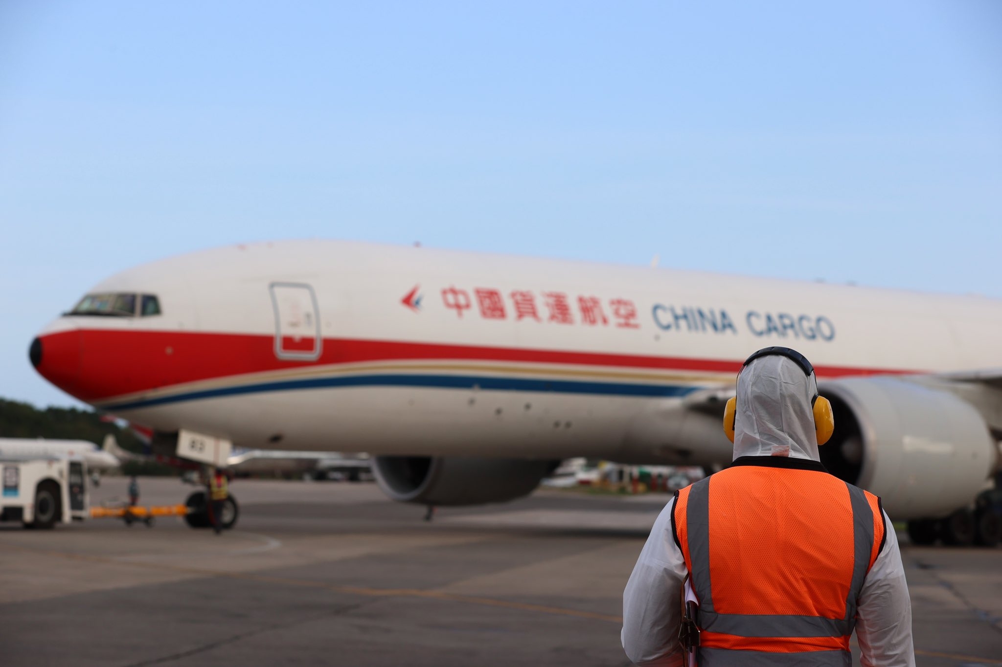 东航执行中国民航首个新冠疫苗洲际全货机包机飞抵多米尼加557035_ 东航执行中国民航首个新冠疫苗洲际全货机包机飞抵多米尼加