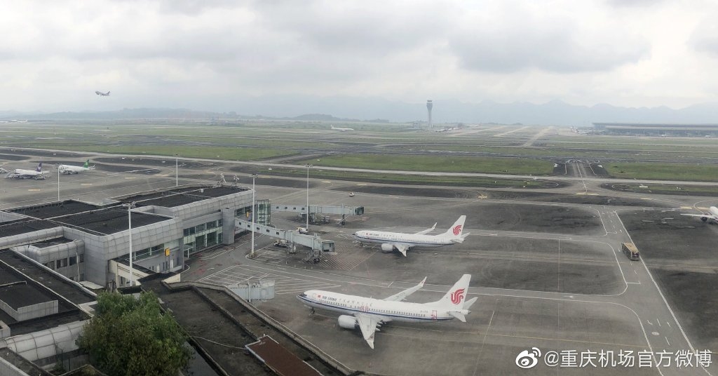 5月2日晚重庆遭遇特大雷暴 180余航班受影响560403_ 5月2日晚重庆遭遇特大雷暴 180余航班受影响