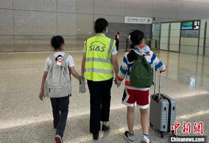 暑运第一周 上海两机场无人陪伴儿童出行增多565181_ 暑运第一周 上海两机场无人陪伴儿童出行增多