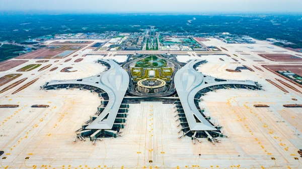 成都天府机场初步构建“五进五出”航班波571837_ 成都天府机场初步构建“五进五出”航班波
