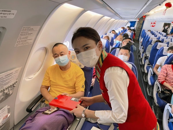 年味航班 带福启程 西藏航空暖心护航春运回家路577461_ 年味航班 带福启程 西藏航空暖心护航春运回家路