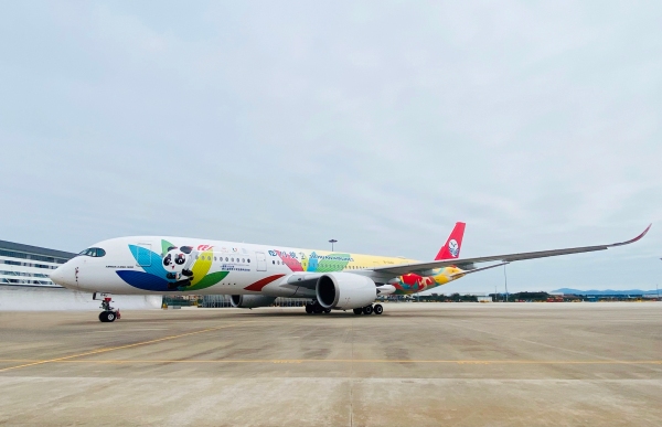 川航A350“大运号”主题涂装飞机亮相 首款大运号机模限量发售!579399_ 川航A350“大运号”主题涂装飞机亮相 首款大运号机模限量发售!