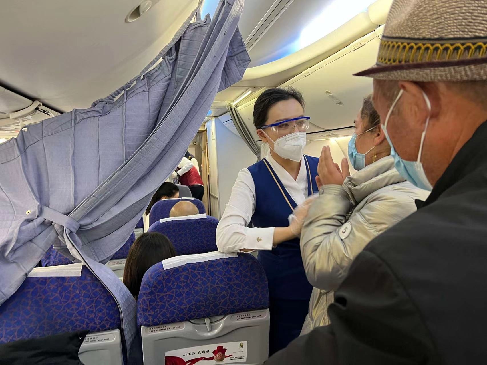 南航为断臂旅客搭建生命通道580265_ 南航为断臂旅客搭建生命通道