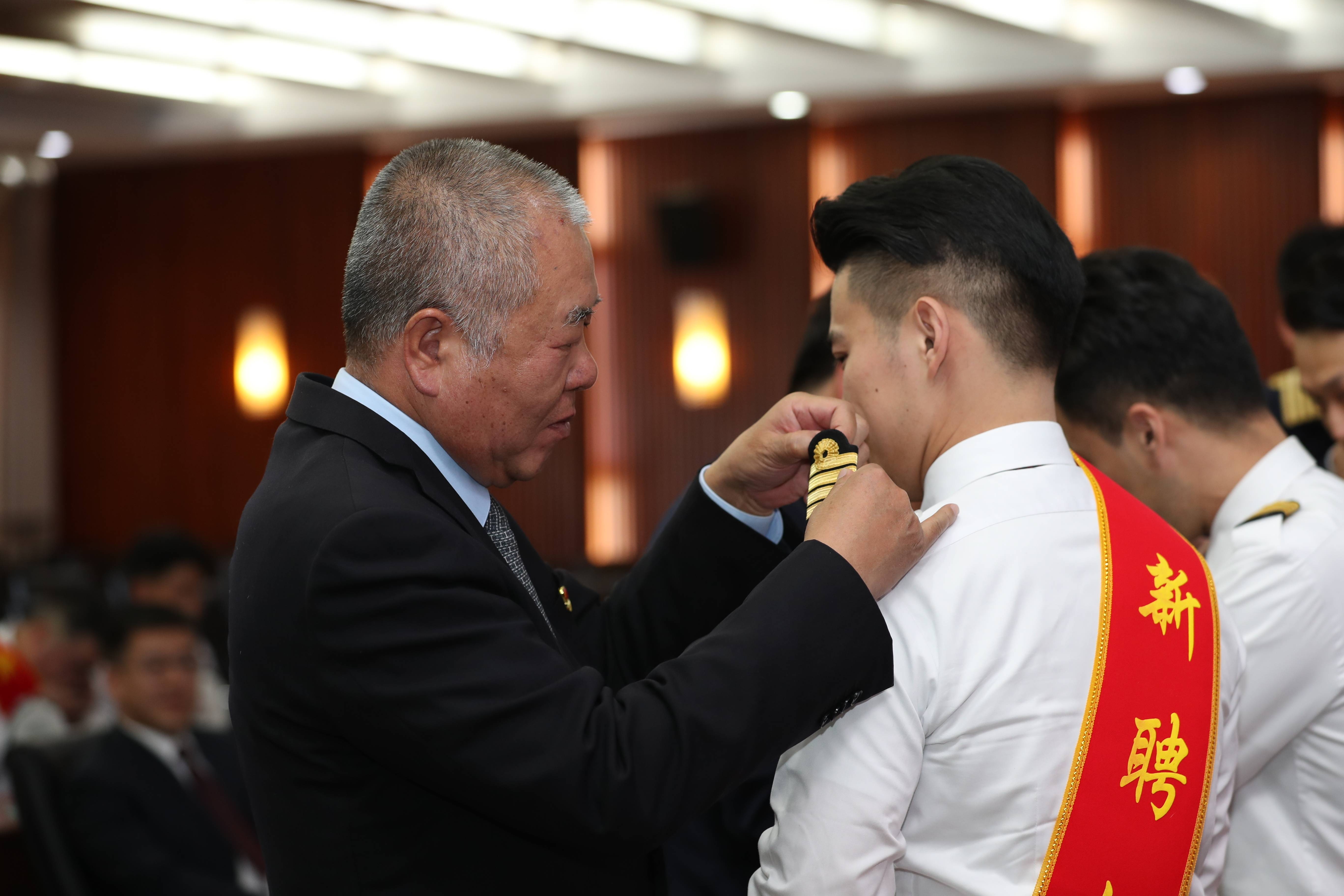 东航云南新聘20名机长:责任传承担使命 心存敬畏行高远580221_ 东航云南新聘20名机长:责任传承担使命 心存敬畏行高远