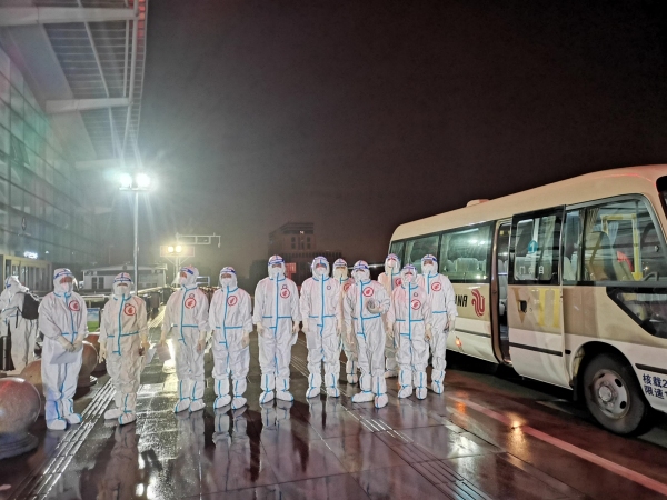 中航集团4班包机护送614名区外学生返乡594893_ 中航集团4班包机护送614名区外学生返乡