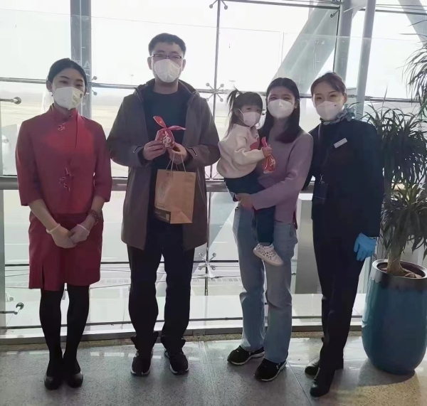 东航山东春运暖心小故事599183_ 东航山东春运暖心小故事