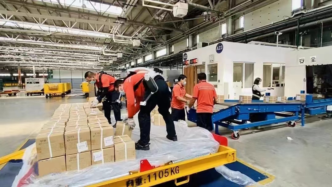 南航物流运用《流浪地球2》同款机器人 助力智慧民航建设599281_ 南航物流运用《流浪地球2》同款机器人 助力智慧民航建设