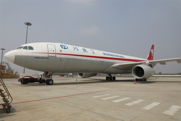 四川航空接收中国内地首架A330客改货飞机604441_ 四川航空接收中国内地首架A330客改货飞机