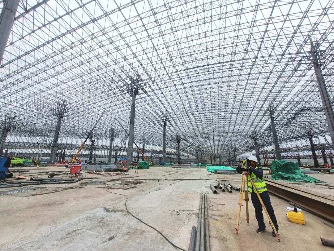 西宁机场三期扩建新建T3航站楼钢结构工程全面封顶609211_ 西宁机场三期扩建新建T3航站楼钢结构工程全面封顶