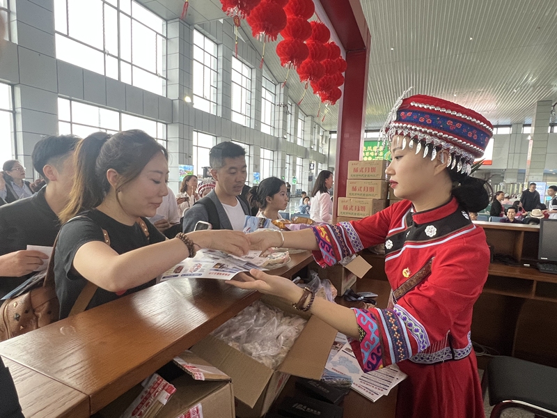 恩施机场圆满完成“双节”假期运输保障工作610567_ 恩施机场圆满完成“双节”假期运输保障工作