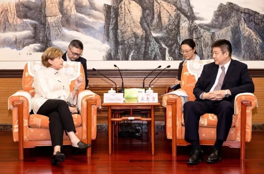 宋志勇会见陈纳德飞行学院院长嘉兰惠611725_ 宋志勇会见陈纳德飞行学院院长嘉兰惠